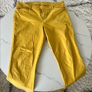 Old Navy pixie kakhi pants in excellent condition